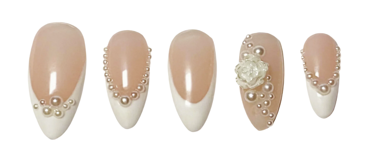 "Pearl & Petal Elegance" Press-on Nail Set